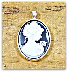 Cameo Black & White Pendant 30mm (Buy any 10 & Pay Half Price)